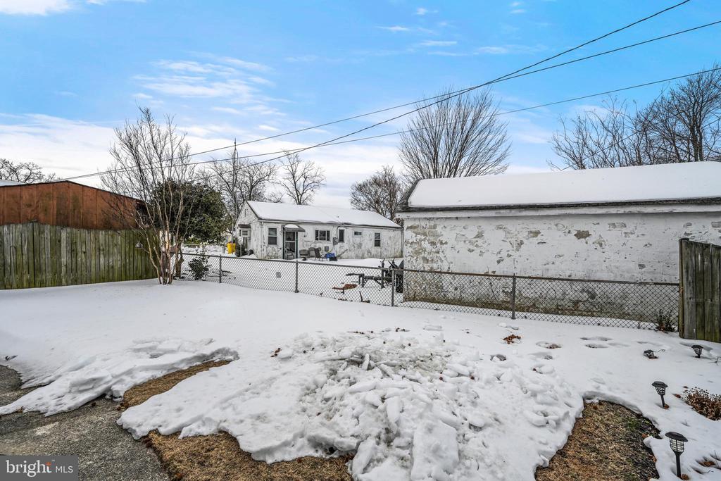 1027 UPTON ROAD