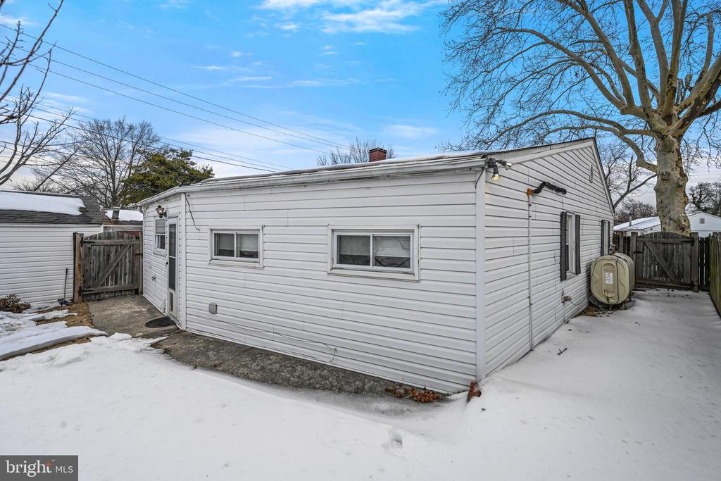 1027 UPTON ROAD
