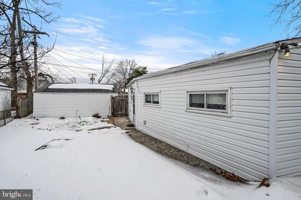 1027 UPTON ROAD