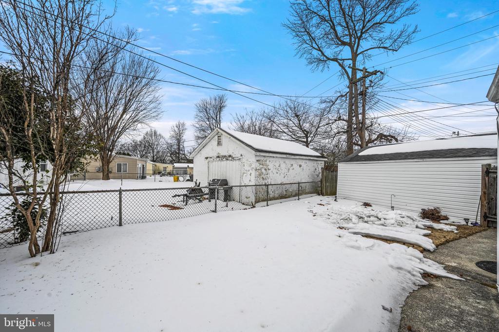 1027 UPTON ROAD