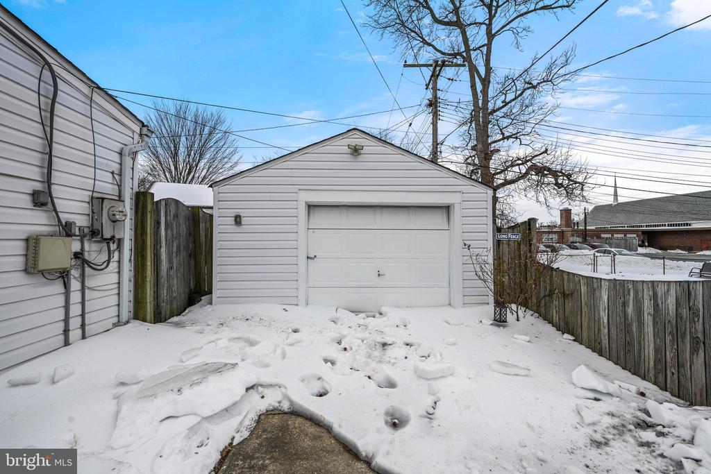 1027 UPTON ROAD