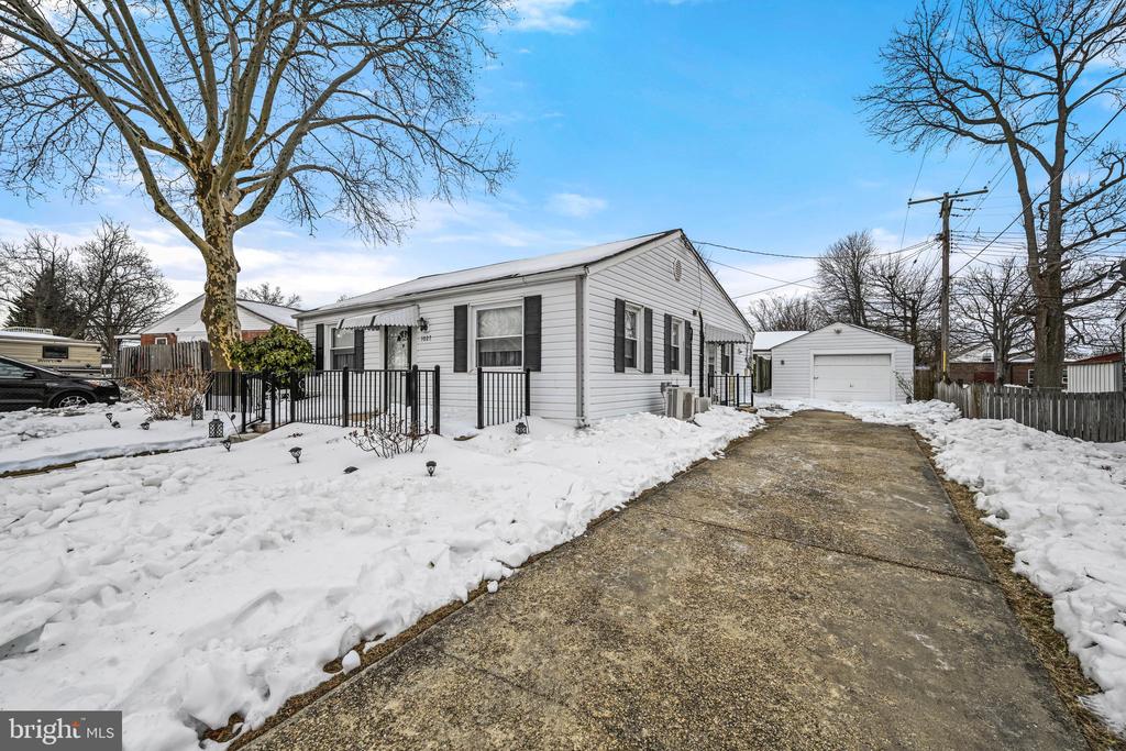 1027 UPTON ROAD