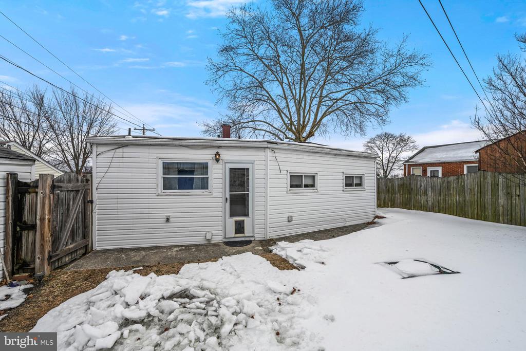 1027 UPTON ROAD