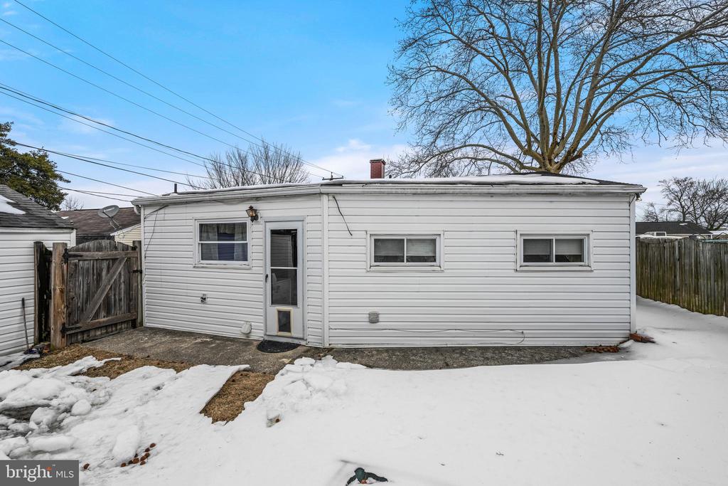 1027 UPTON ROAD