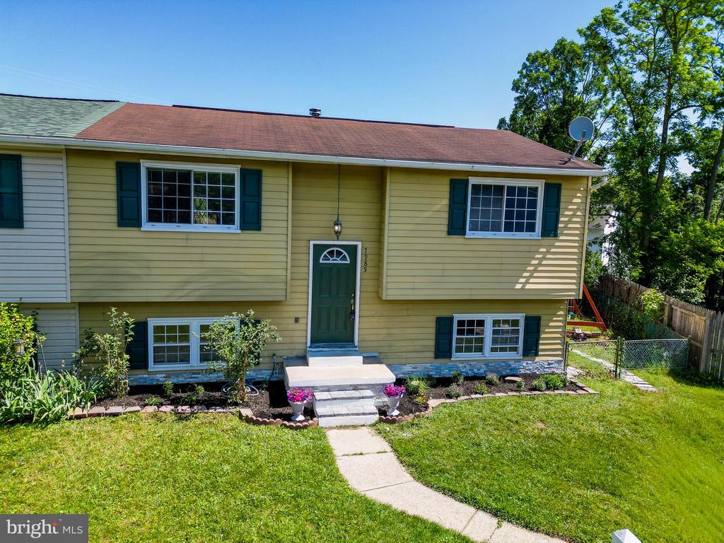 7985 SCOTTS MANOR COURT