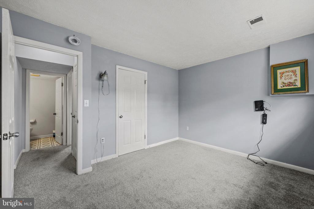 7985 SCOTTS MANOR COURT