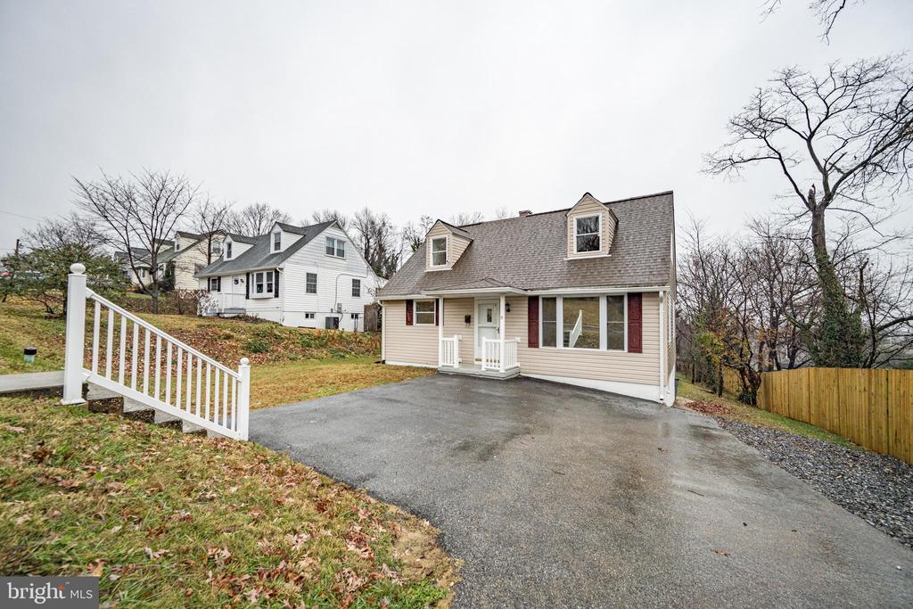 6 MOUNTAIN ROAD