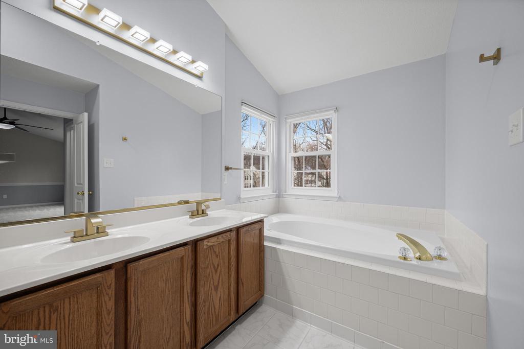 2444 HIGHTEE COURT