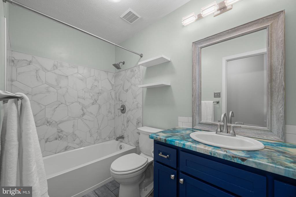 2444 HIGHTEE COURT