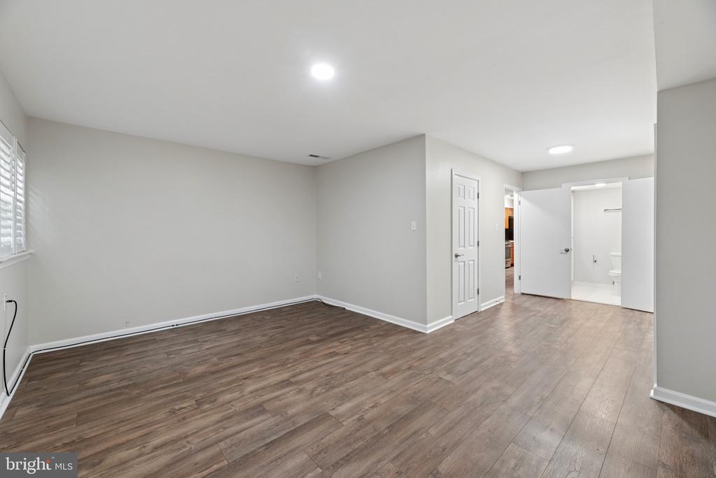 7 SILVERWOOD CIRCLE Unit: 3