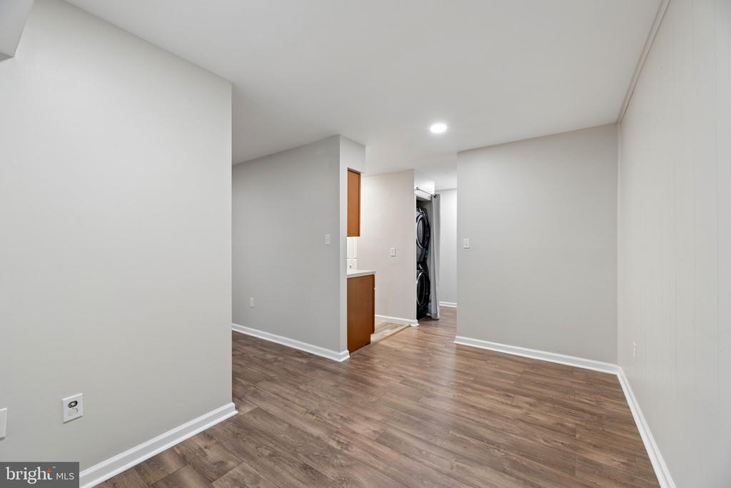 7 SILVERWOOD CIRCLE Unit: 3