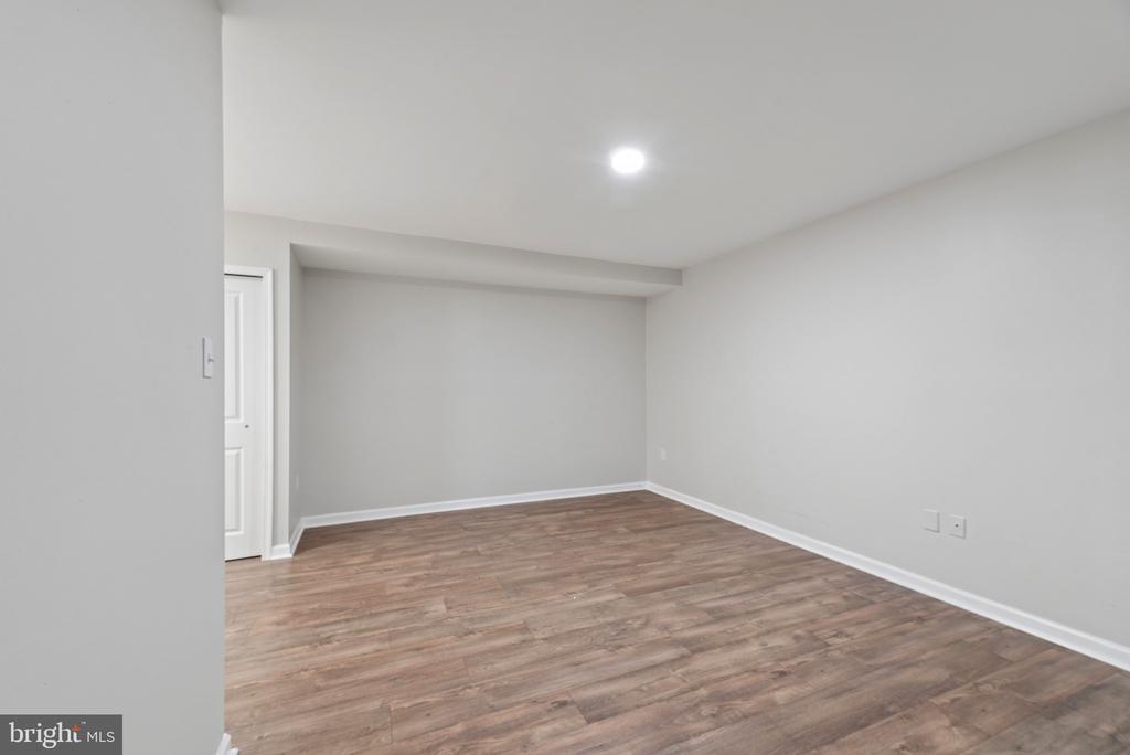 7 SILVERWOOD CIRCLE Unit: 3