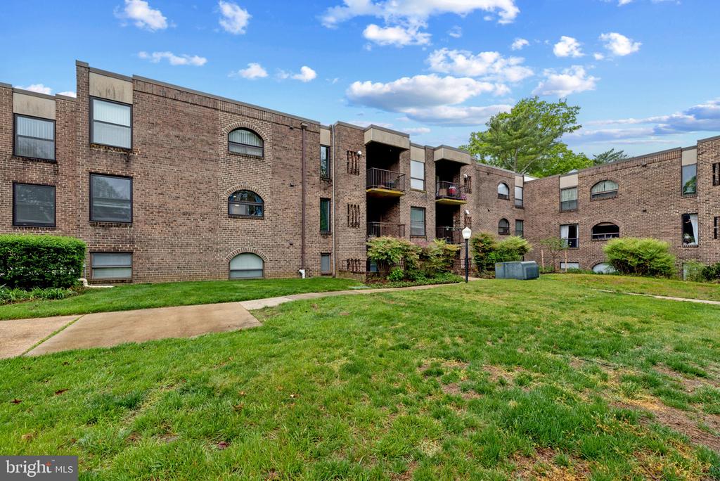 7 SILVERWOOD CIRCLE Unit: 3