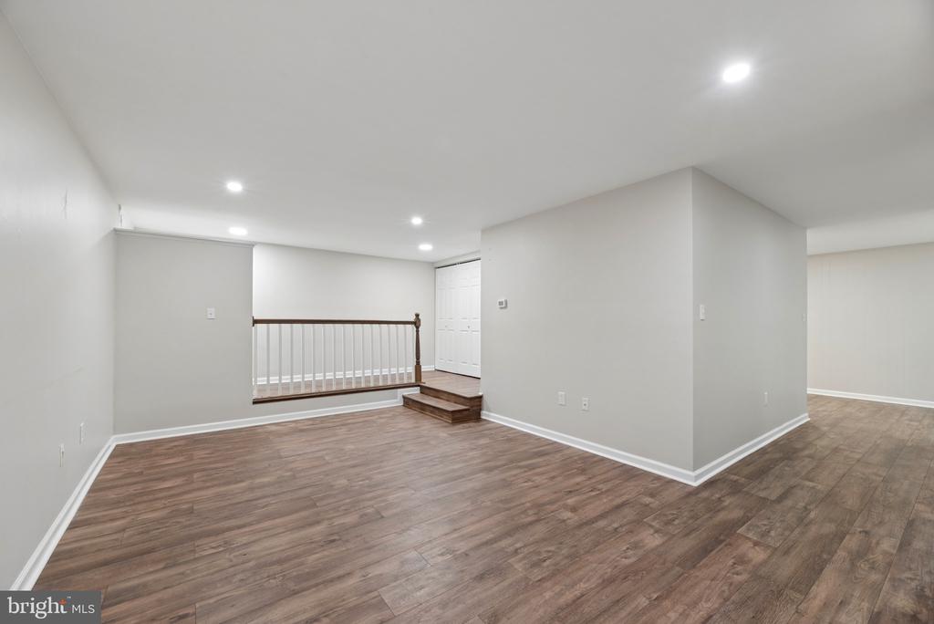 7 SILVERWOOD CIRCLE Unit: 3