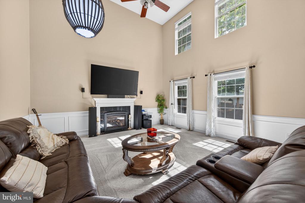 452 LARKSPUR LANE