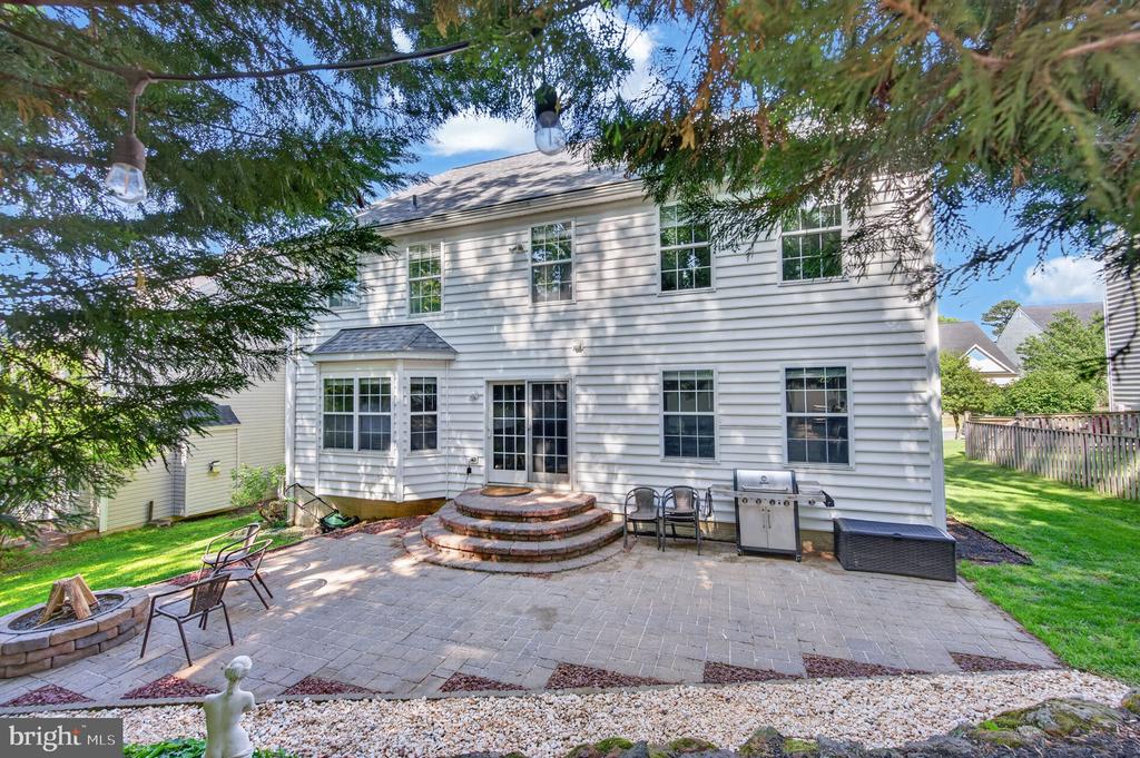 452 LARKSPUR LANE