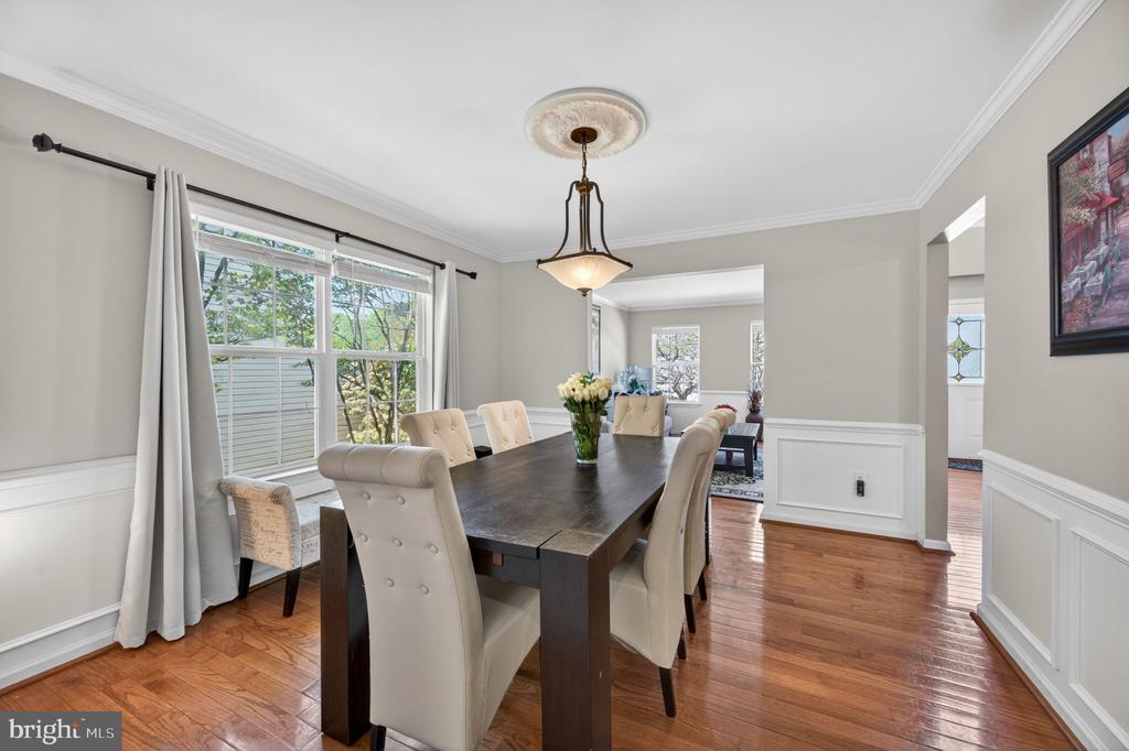 452 LARKSPUR LANE