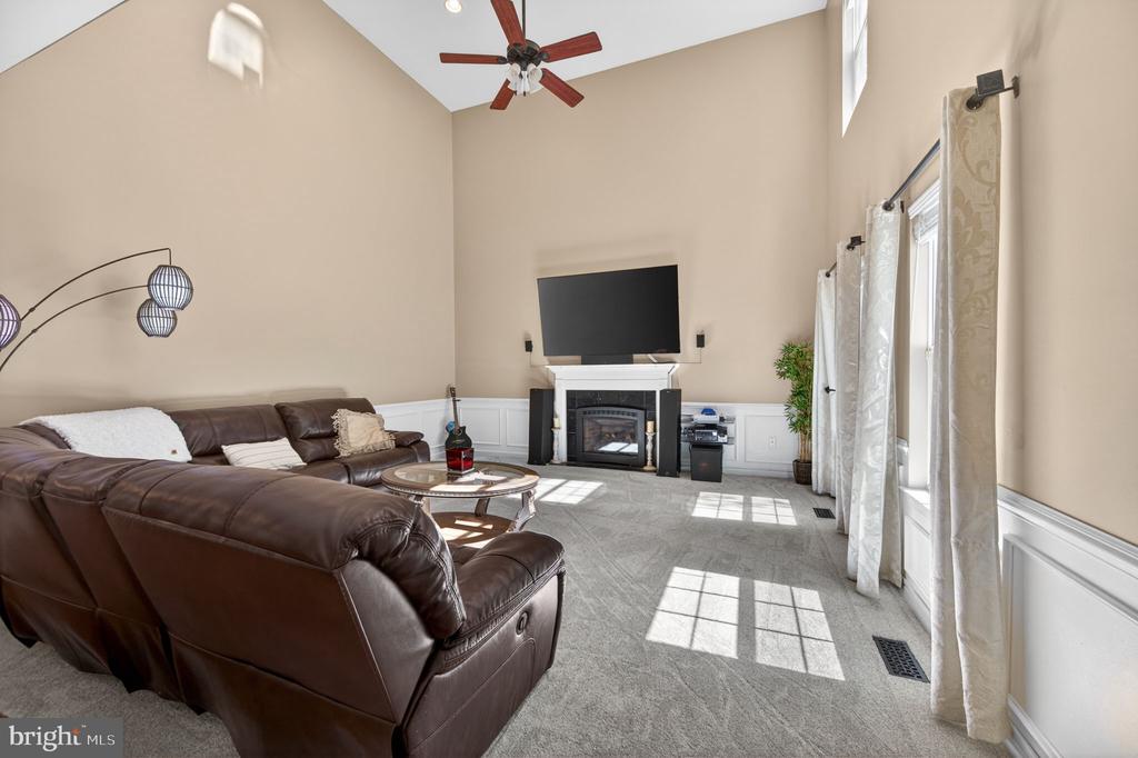 452 LARKSPUR LANE