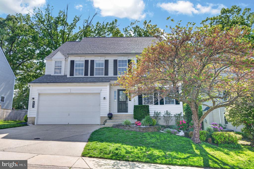 452 LARKSPUR LANE