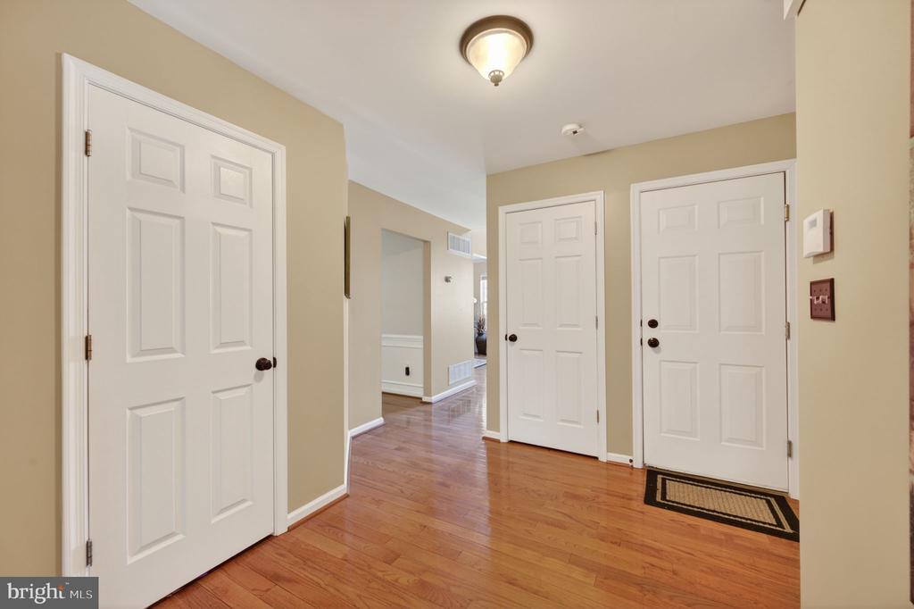 452 LARKSPUR LANE