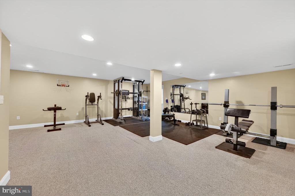 452 LARKSPUR LANE