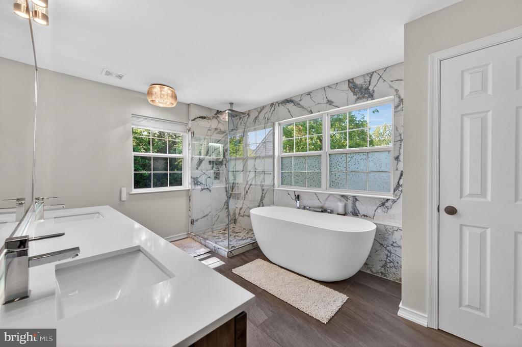 452 LARKSPUR LANE