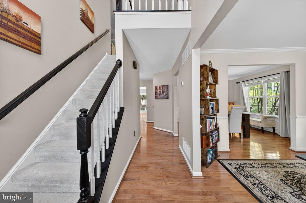 452 LARKSPUR LANE