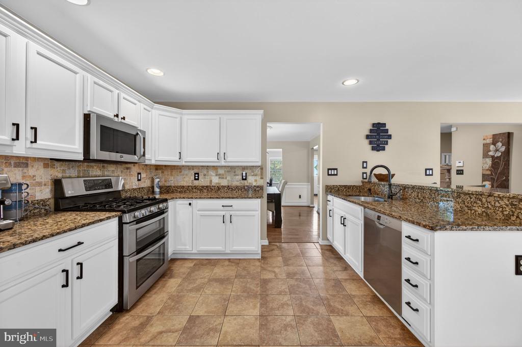 452 LARKSPUR LANE