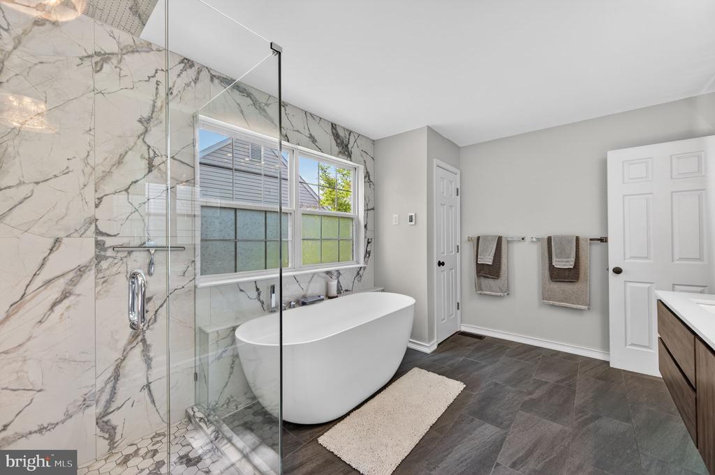452 LARKSPUR LANE