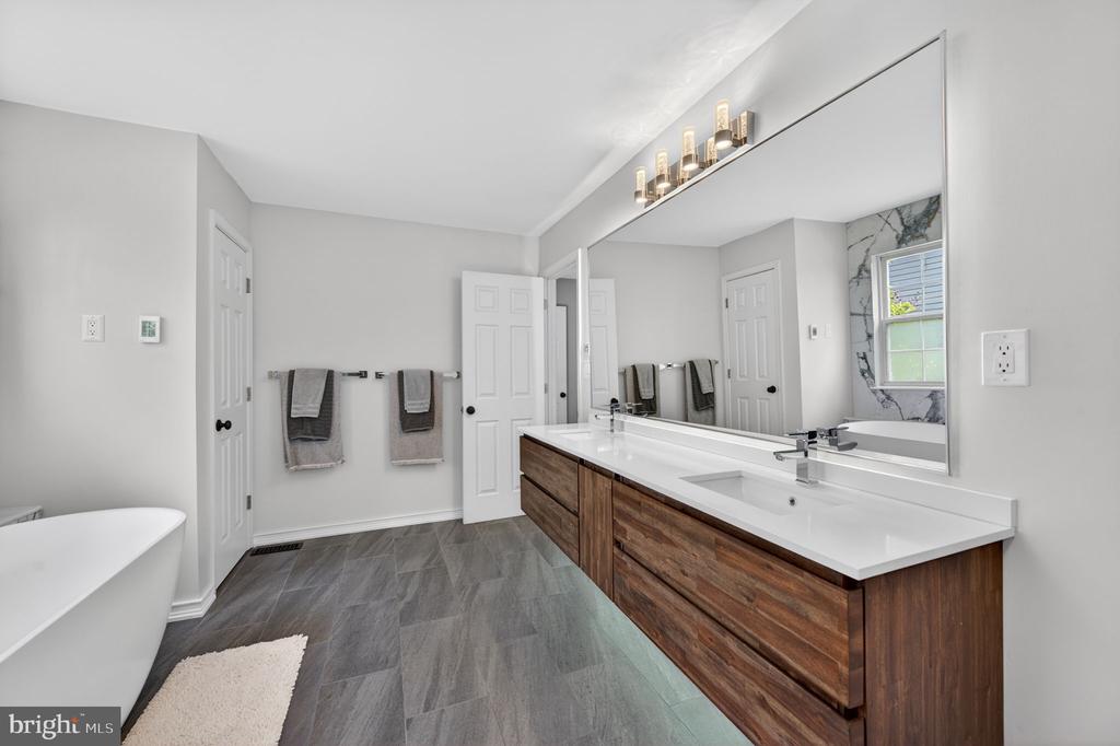 452 LARKSPUR LANE