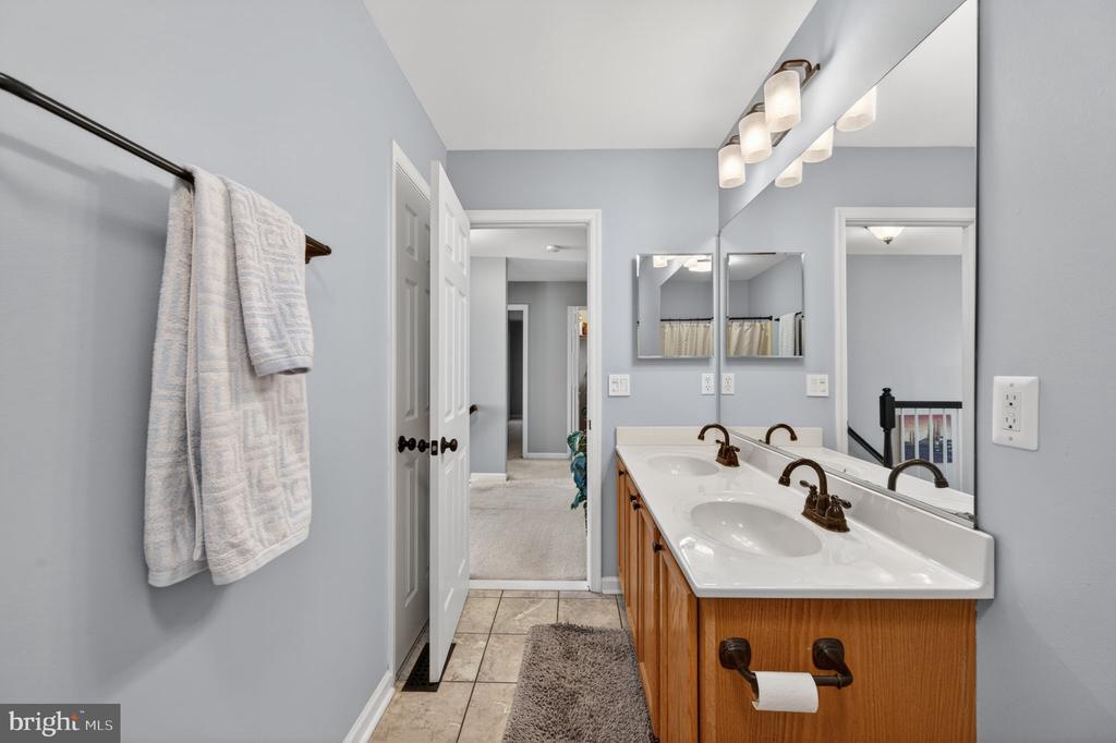 452 LARKSPUR LANE