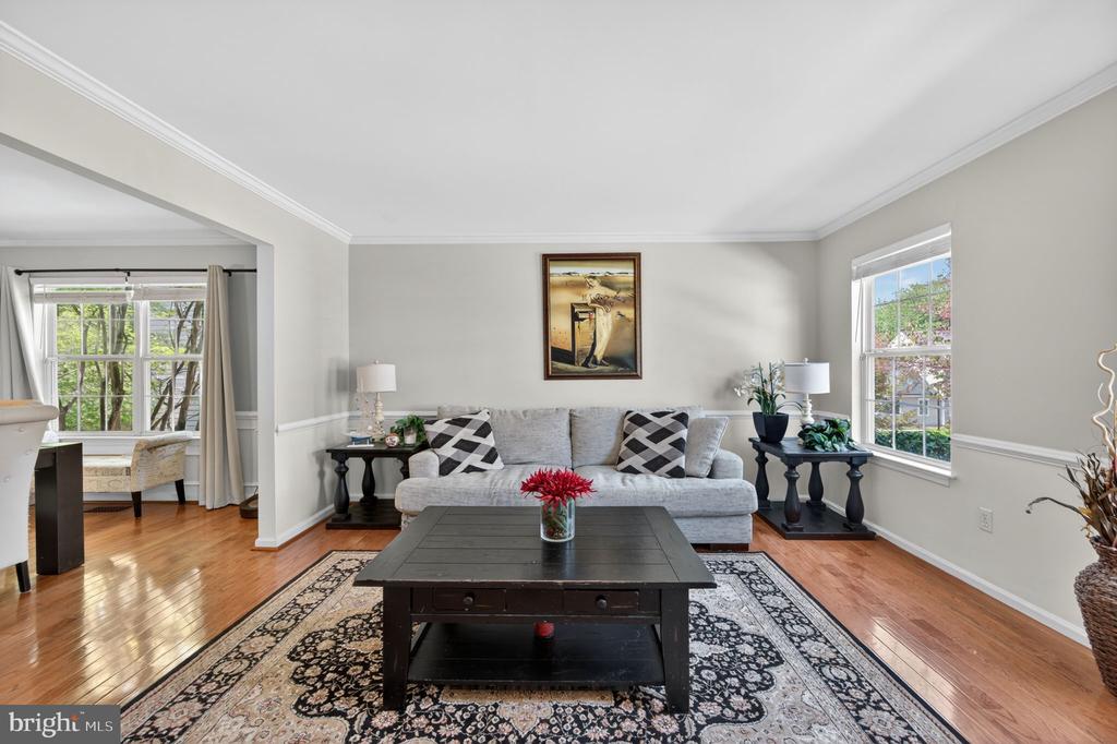 452 LARKSPUR LANE