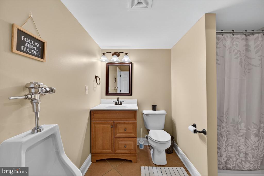 452 LARKSPUR LANE