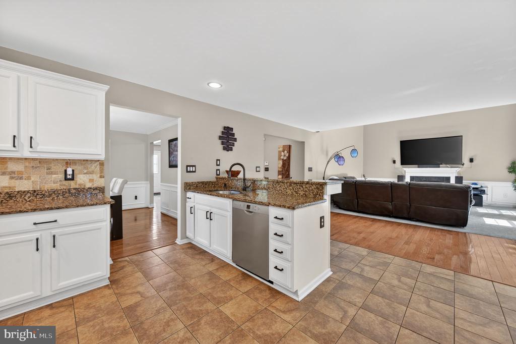 452 LARKSPUR LANE