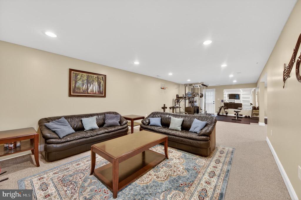 452 LARKSPUR LANE