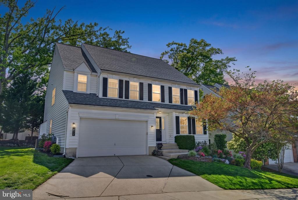 452 LARKSPUR LANE
