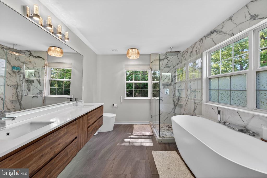 452 LARKSPUR LANE