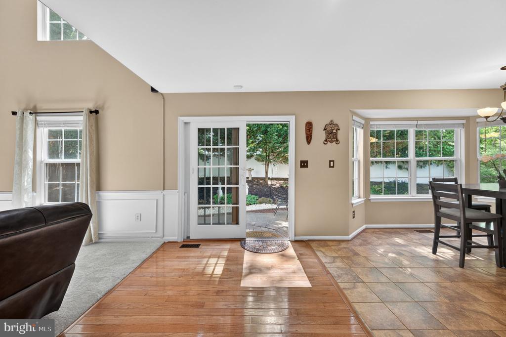 452 LARKSPUR LANE
