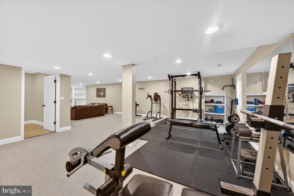 452 LARKSPUR LANE