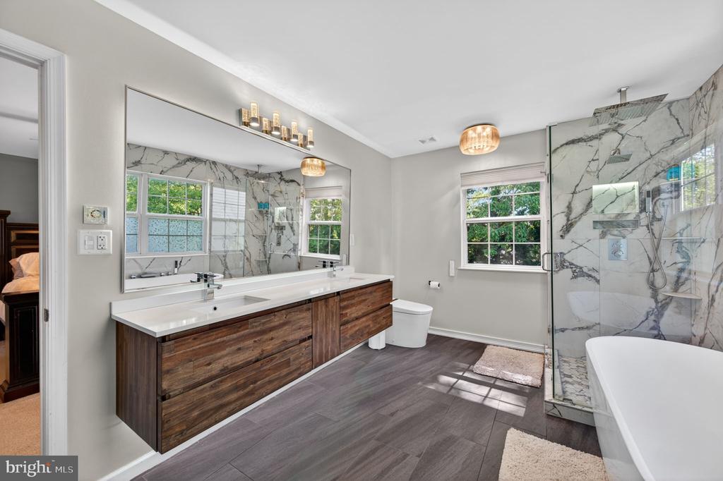 452 LARKSPUR LANE
