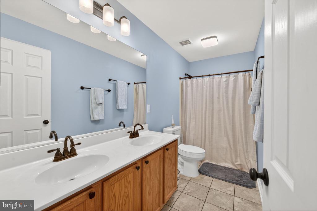 452 LARKSPUR LANE