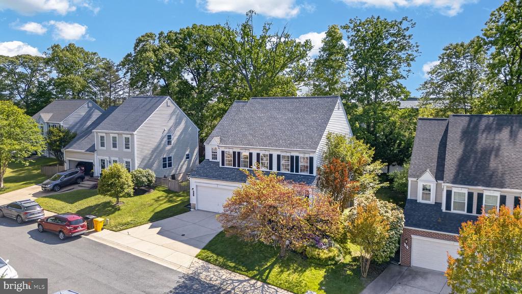 452 LARKSPUR LANE