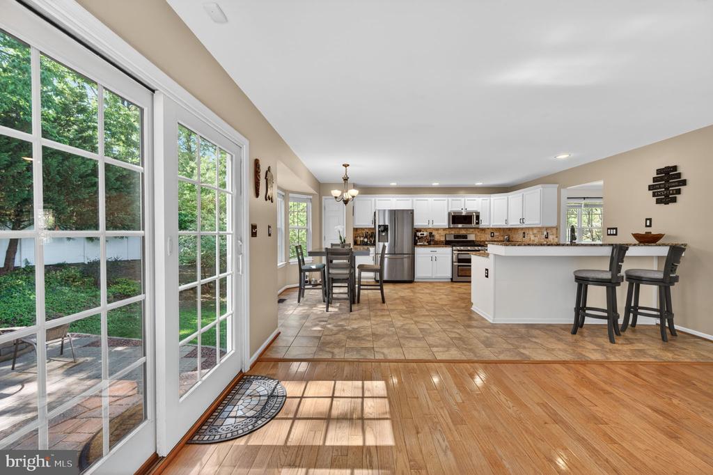 452 LARKSPUR LANE