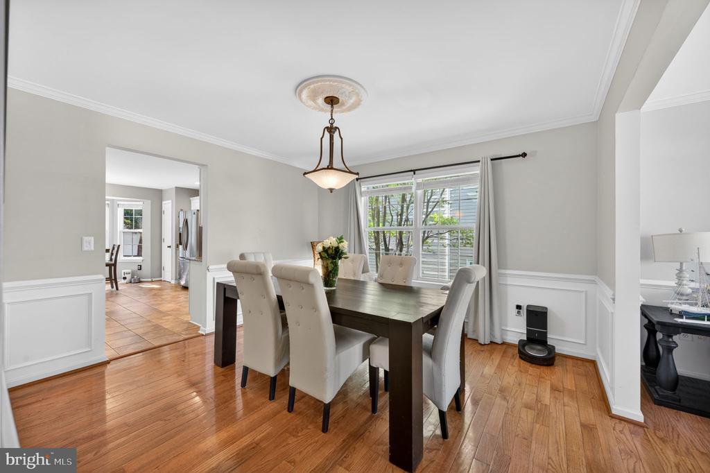 452 LARKSPUR LANE