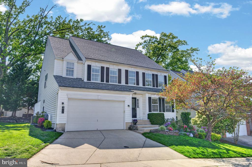452 LARKSPUR LANE
