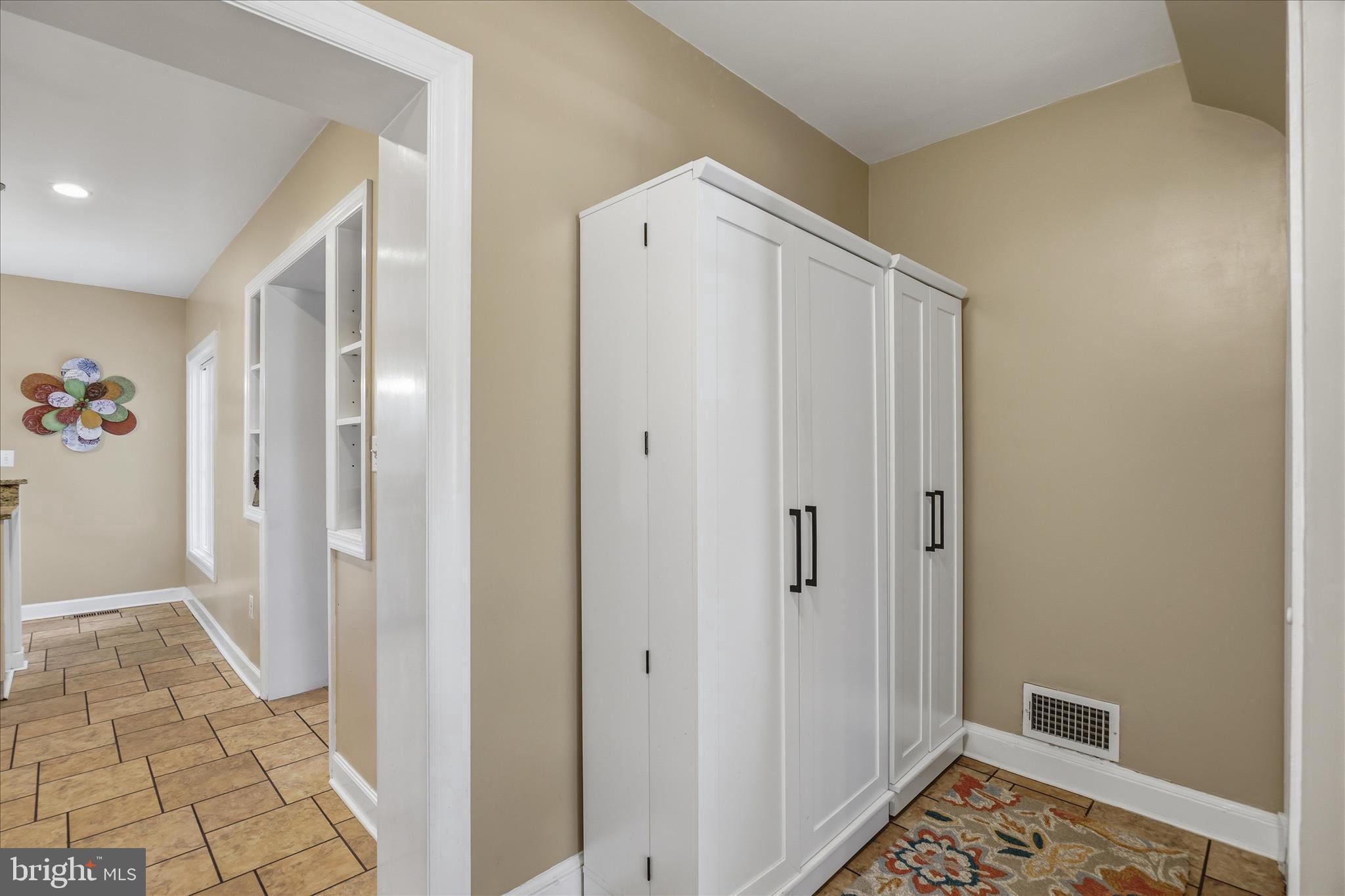 503 FOREST VIEW ROAD