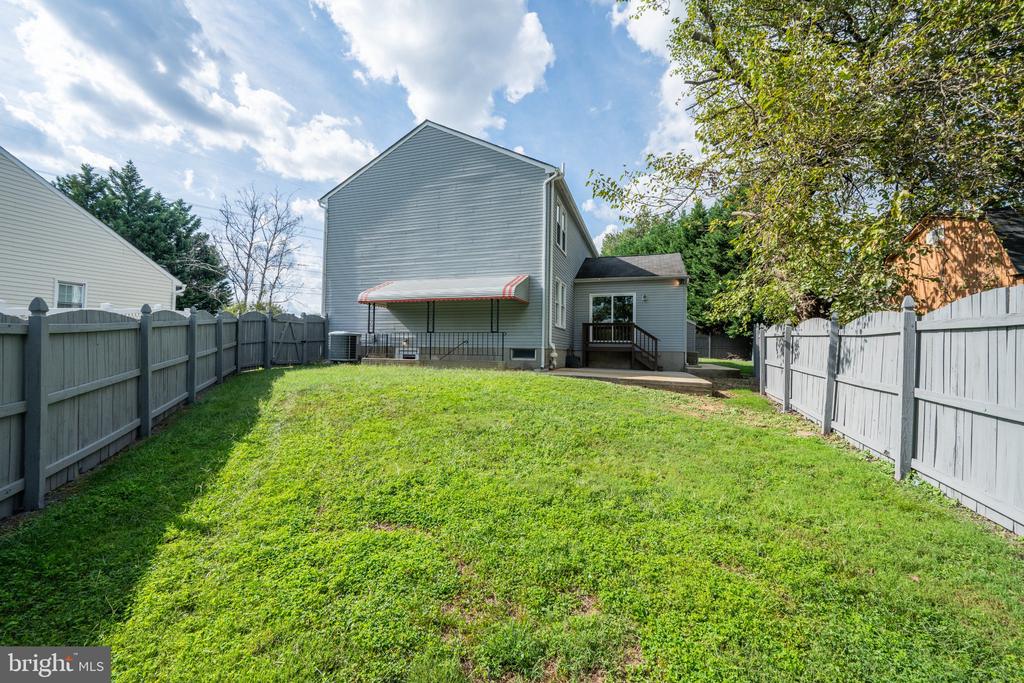709 SUNNYFIELD LANE