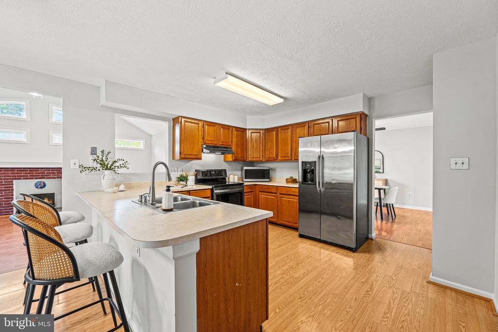 709 SUNNYFIELD LANE