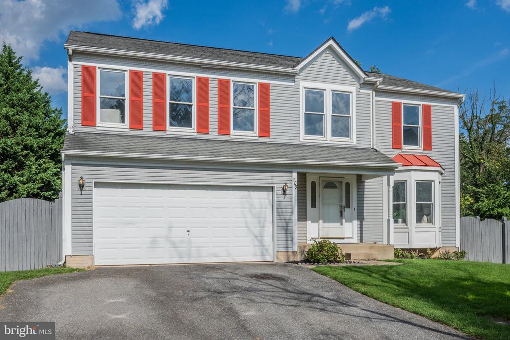 709 SUNNYFIELD LANE