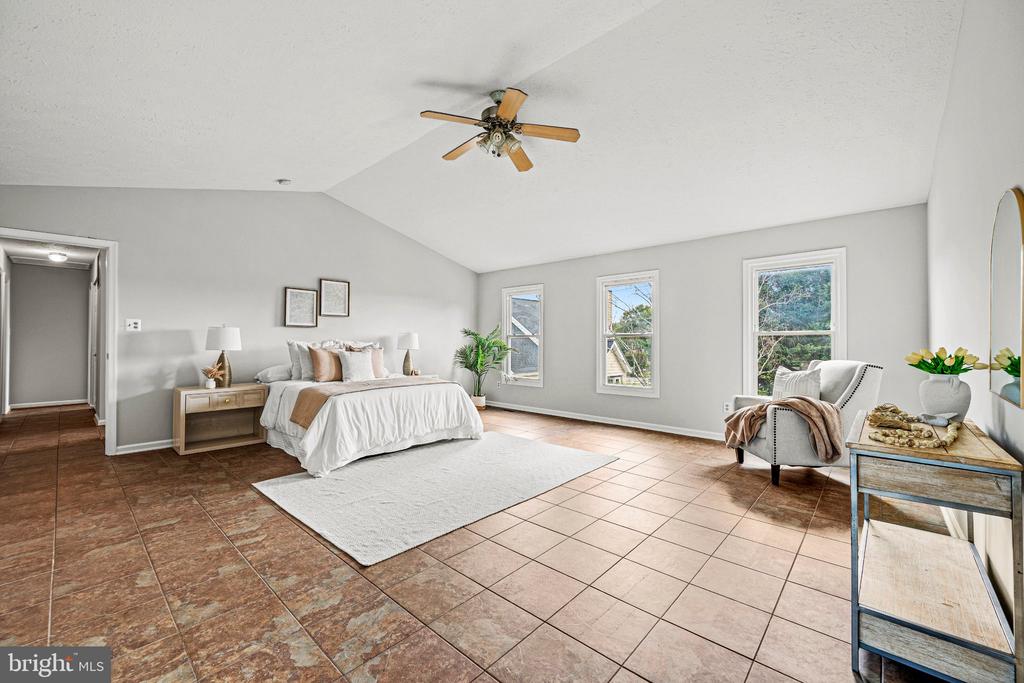 709 SUNNYFIELD LANE